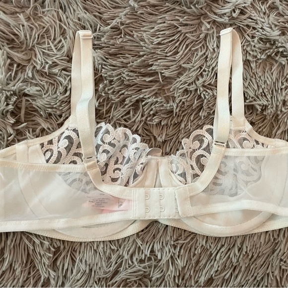 Victorias Secret white lace balconette bra 24 C NWOT - Picture 2 of 5